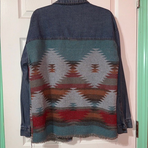 Denim Jacket with western Pattern - Picture 4 of 4